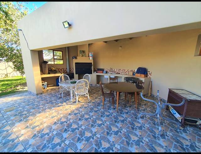 5 BEDROOM HOUSE FOR SALE IN PAROW NORTH